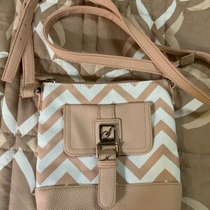 Stone Mountain Chevron Pattern Stylish Tan and White Crossbody Bag